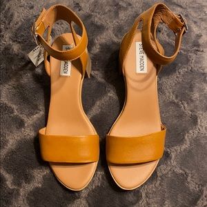 Steve Madden Kemmy Leather Sandals
